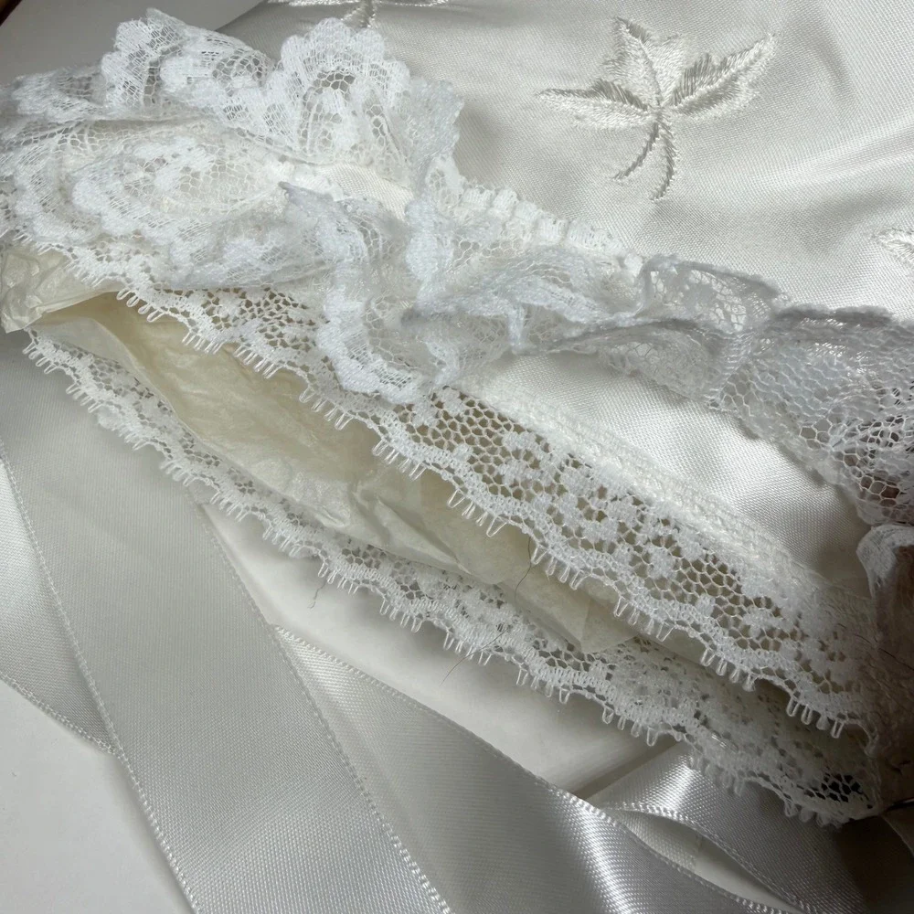 Vintage white Satin Lace Embroidered Baby Bonnet Christening Baptism Christmas